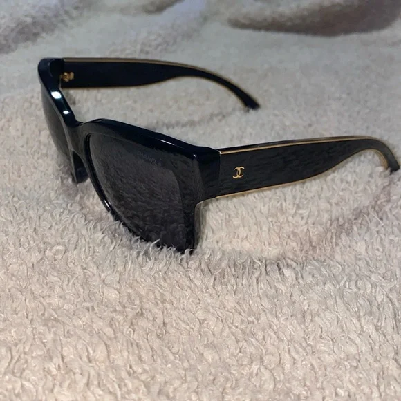 CHANEL | Accessories | Authentic Chanel Cc Black And Gold  display picture 2
